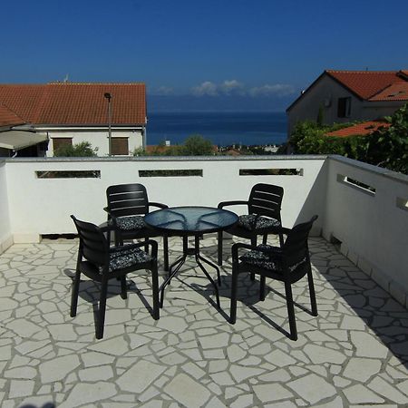 Apartments Daidzic By El-Pi Tours Njivice Bagian luar foto