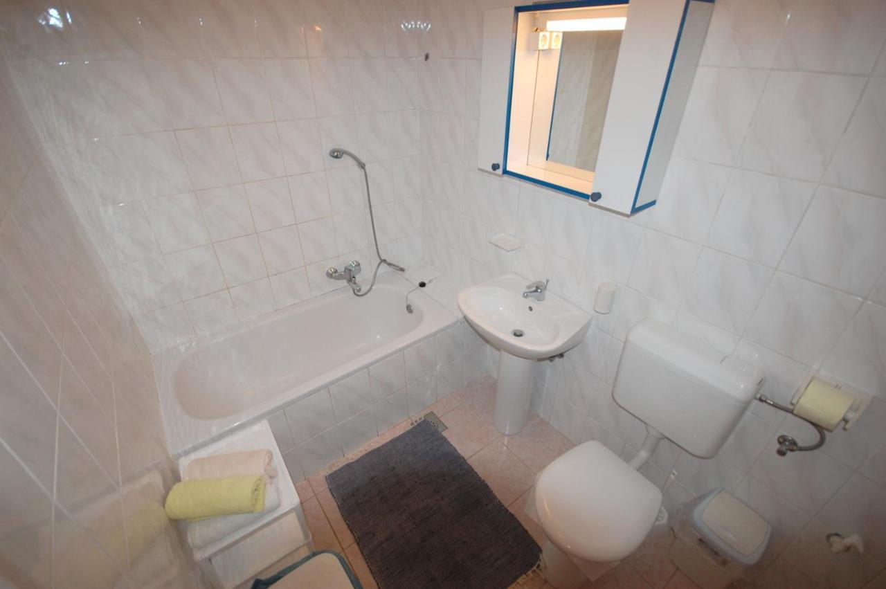 Apartments Daidzic By El-Pi Tours Njivice Bagian luar foto