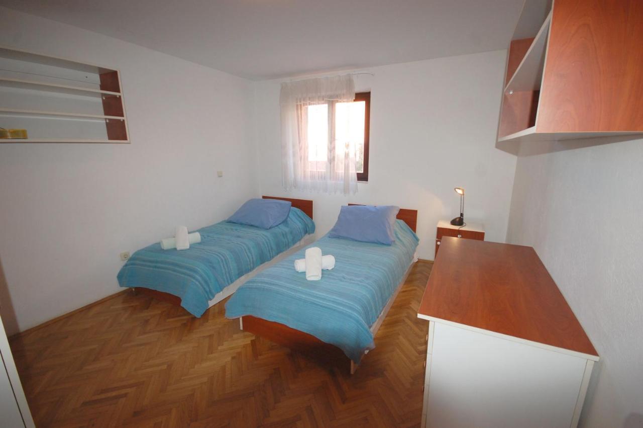 Apartments Daidzic By El-Pi Tours Njivice Bagian luar foto